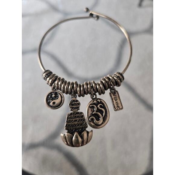 Bansri Gold Breathe Charm Gold Bracelet New - Picture 1 of 3
